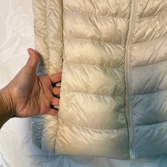 Uniqlo Womens Ultra Light Down Vest Cream Packable Fall Winter XS Casual Outdoor - Picture 14 of 15